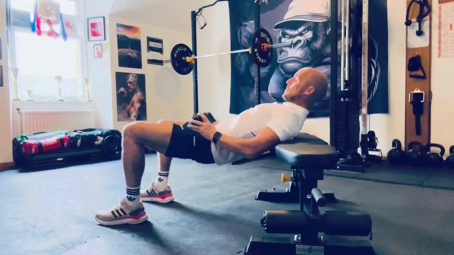 Dumbbell hip thrust