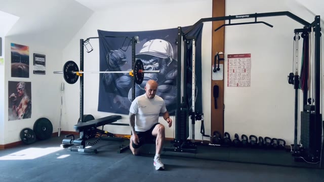 Forward to reverse lunge