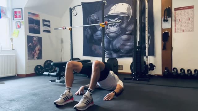 Glute bridge hold