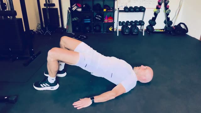 Glute bridge pulse