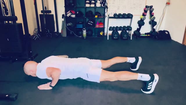 Push-up shoulder tap