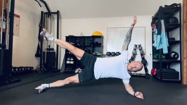 Side plank leg lift