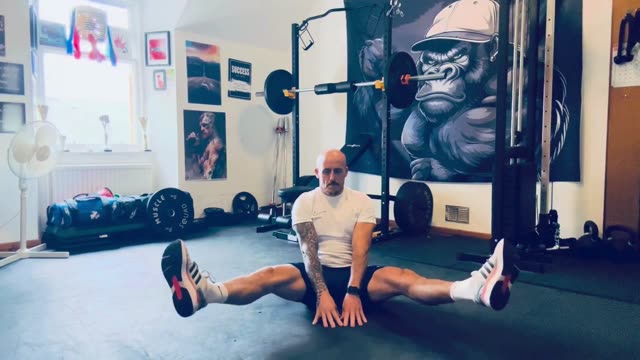 Straddle leg lift